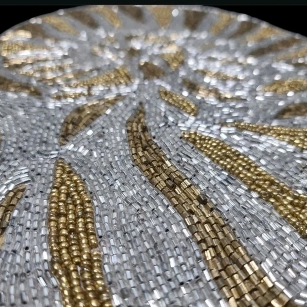 2pc Set Coastal Beaded Placemats Chargers Nautilus Shell Gold Silver Gorgeous - Picture 4 of 7